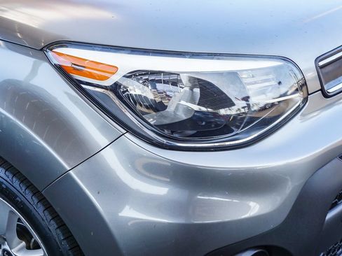 Used 2019 Kia Soul FWD image 11