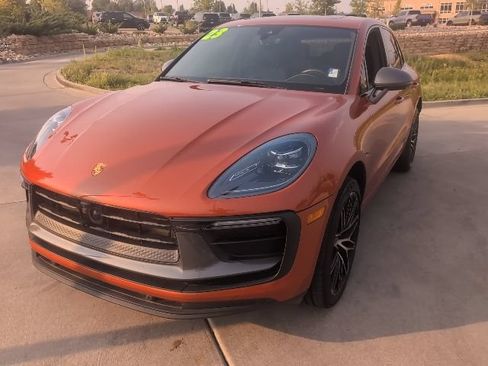 Used 2023 Porsche Macan AWD/4WD image 3