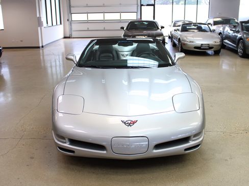 Used 2004 Chevrolet Corvette Convertible w/ Preferred Equipment Group image 30
