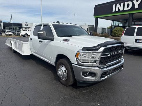 Used 2024 RAM 3500 Tradesman w/ Chrome Appearance Group image 3