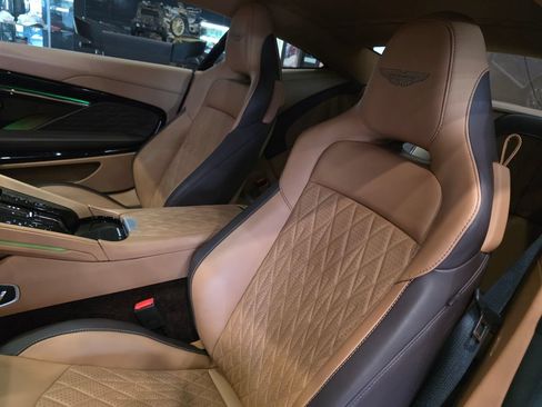 Used 2024 Aston Martin DB12 Coupe RWD image 11