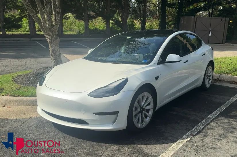 Used 2023 Tesla Model 3 Standard Range RWD image 1