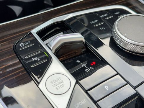 Used 2025 BMW X5 xDrive40i w/ M Sport Package image 26