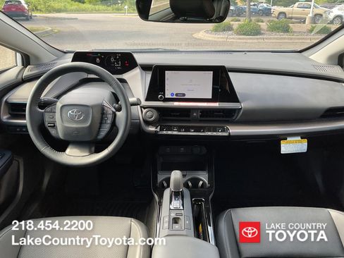 Used 2026 Toyota Prius XLE FWD image 15