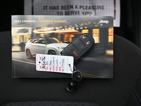 Used 2023 Jeep Compass Sport AWD/4WD image 10