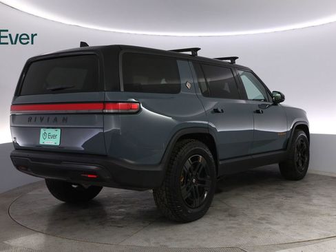 Used 2025 Rivian R1S Premium image 3
