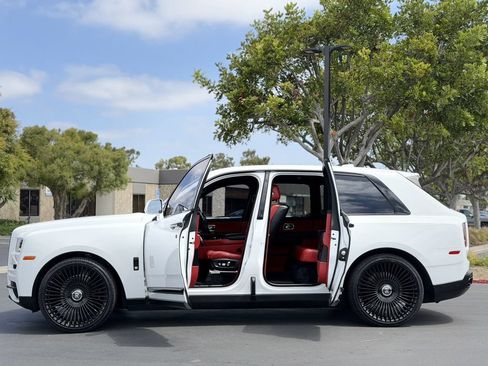 Used 2021 Rolls-Royce Cullinan AWD/4WD image 13