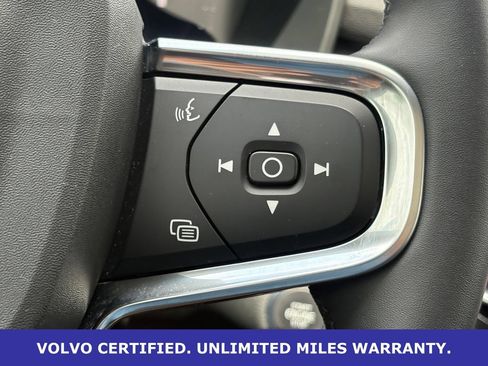 Certified 2025 Volvo XC40 B5 Plus AWD/4WD image 16