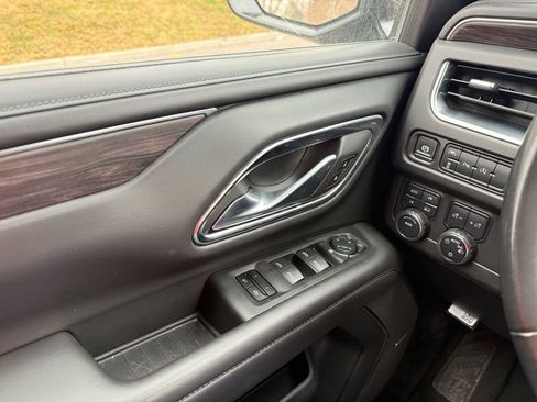 Used 2024 Chevrolet Suburban LT image 15