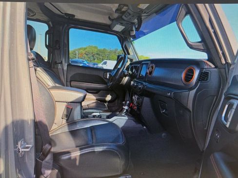 Used 2022 Jeep Gladiator Mojave w/ LED Lighting Group AWD/4WD image 8