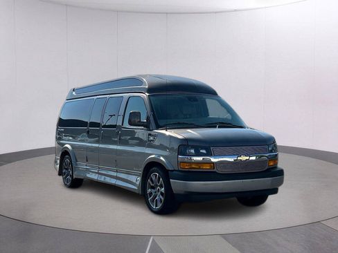 Used 2022 Chevrolet Express 2500 Extended w/ Enhanced Convenience Package RWD image 10