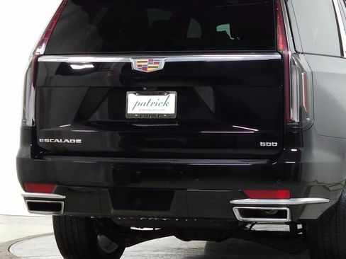 Used 2022 Cadillac Escalade Premium Luxury image 11