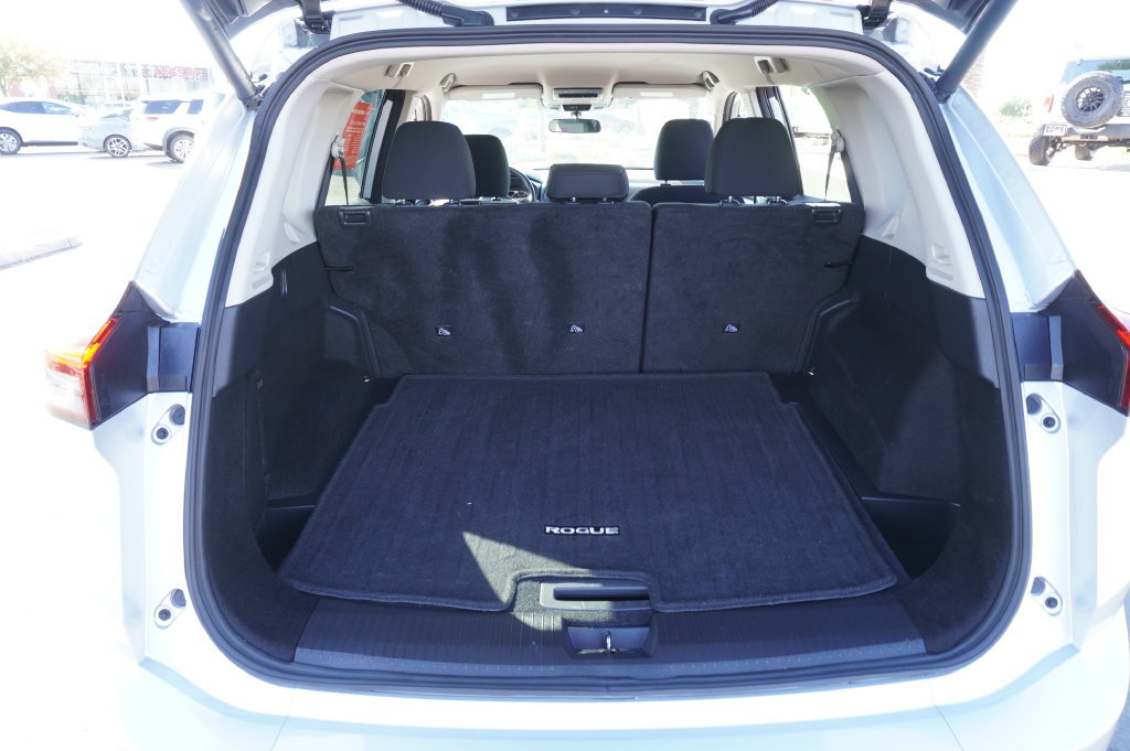 Certified 2025 Nissan Rogue SV FWD image 8