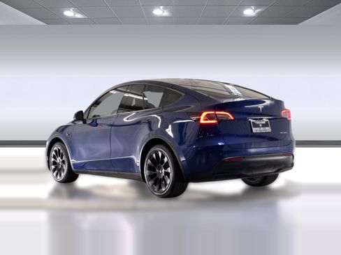 Used 2021 Tesla Model Y Long Range AWD/4WD image 3