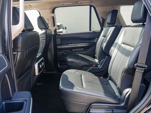 Used 2023 Ford Expedition XLT image 17