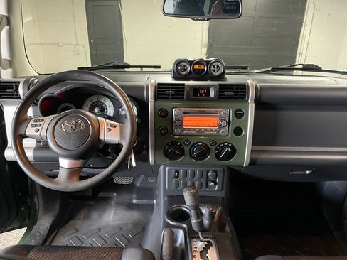 Used 2014 Toyota FJ Cruiser 4WD w/ Convenience Package image 15