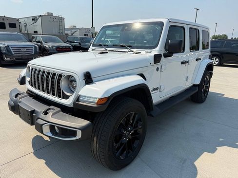 Used 2025 Jeep Wrangler Unlimited Sahara AWD/4WD image 7