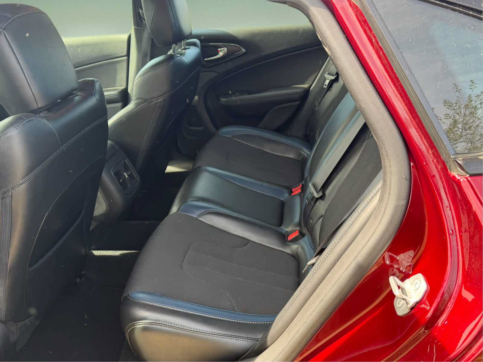 Used 2016 Chrysler 200 S w/ Comfort Group FWD image 22