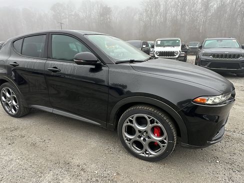 Used 2024 Alfa Romeo Tonale Veloce w/ Premium Interior Package image 5