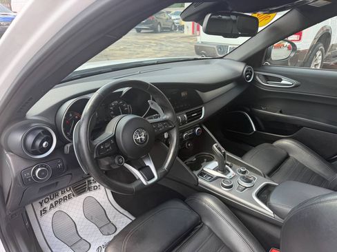 Used 2022 Alfa Romeo Giulia Veloce AWD/4WD image 12