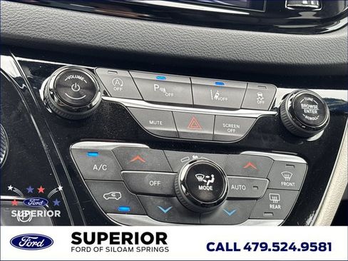 Used 2024 Chrysler Pacifica Touring-L FWD image 39