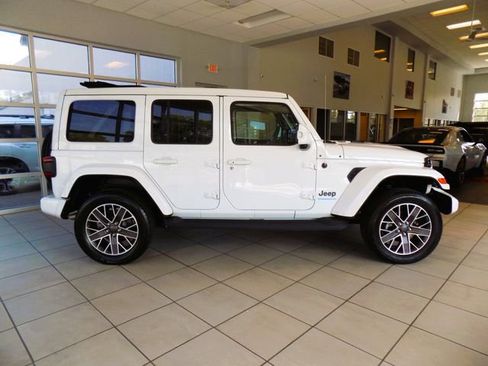 Certified 2023 Jeep Wrangler Unlimited Sahara image 9