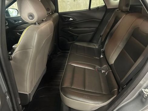 Used 2024 Chevrolet Trax ACTIV w/ Sunroof Package FWD image 18
