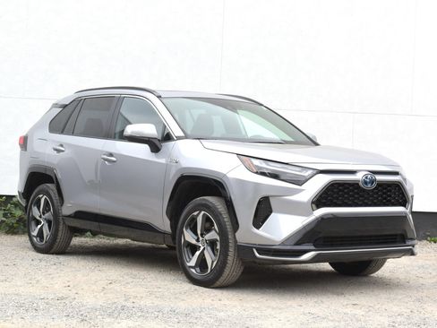 Used 2024 Toyota RAV4 SE w/ Weather & Moonroof Package AWD/4WD image 1