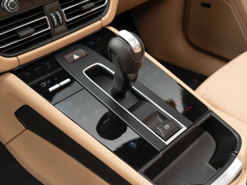Certified 2026 Porsche Macan AWD/4WD image 24