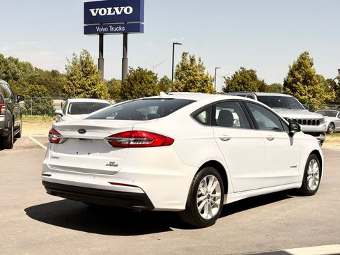Used 2019 Ford Fusion SE FWD image 7