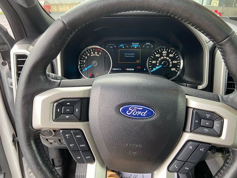 Used 2018 Ford F150 Lariat w/ Equipment Group 502A Luxury AWD/4WD image 8