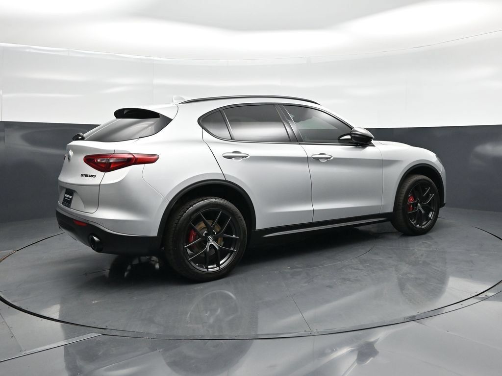 Used 2020 Alfa Romeo Stelvio w/ Nero Edizione RWD image 24