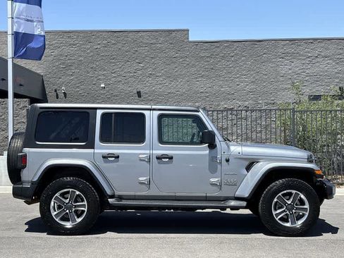 Used 2020 Jeep Wrangler Unlimited Sahara image 9
