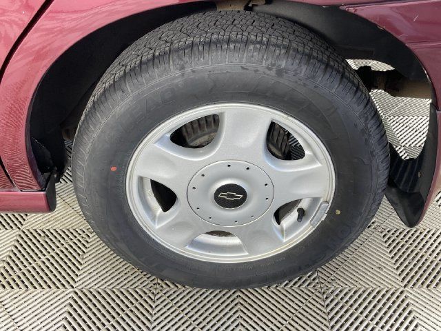 Used 2001 Chevrolet Malibu LS w/ Preferred Equipment Group 1 FWD image 19