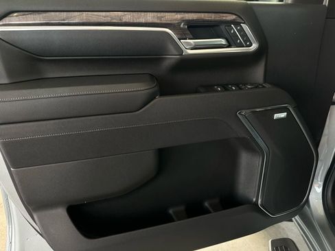 Used 2025 Chevrolet Silverado 2500 LTZ w/ LTZ Premium Texas Edition image 12