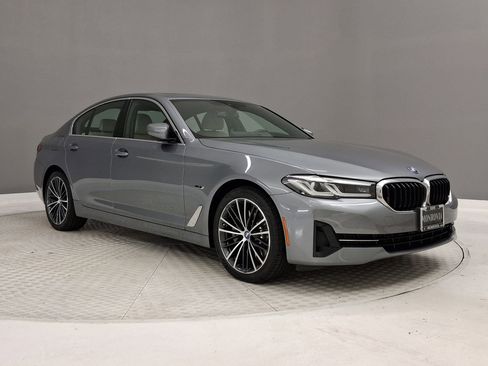 Used 2023 BMW 530e w/ Premium Package RWD image 5