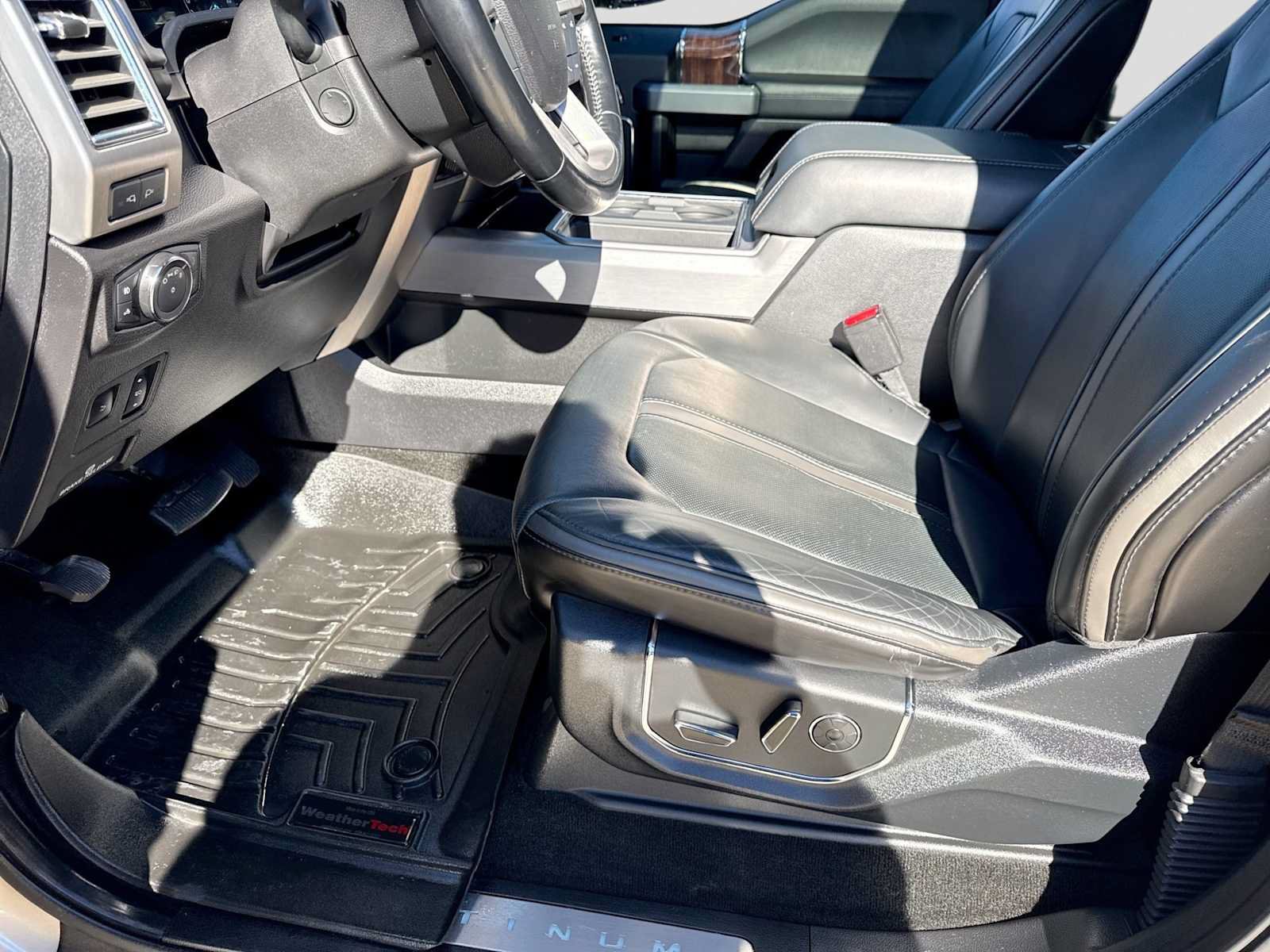 Used 2017 Ford F350 Platinum w/ Platinum Ultimate Package AWD/4WD image 15