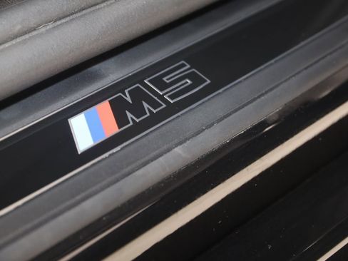 Used 2025 BMW M5 w/ Executive Package image 17