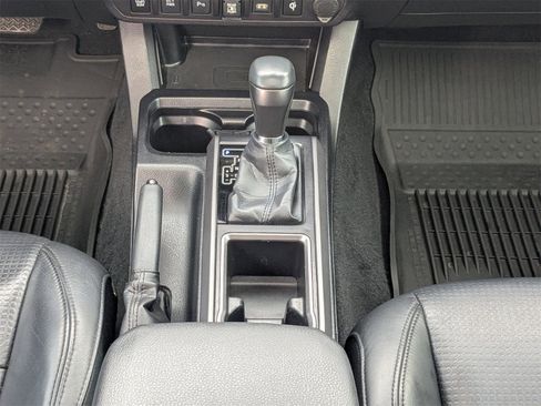 Used 2020 Toyota Tacoma TRD Off-Road image 19