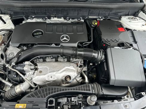 Used 2021 Mercedes-Benz GLB 250 4MATIC image 16