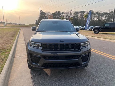 New 2026 Jeep Grand Cherokee L Limited image 9