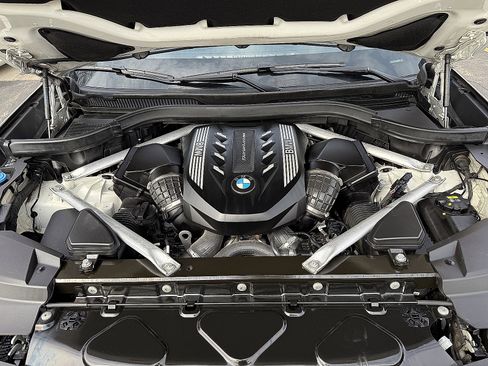 Used 2021 BMW X5 M50i image 25
