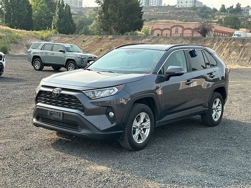 Certified 2020 Toyota RAV4 XLE w/ XLE Grade Weather Package AWD/4WD image 3