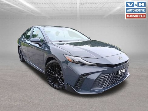 Used 2025 Toyota Camry SE FWD image 22
