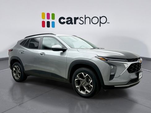 Used 2024 Chevrolet Trax LT w/ Sunroof Package image 6