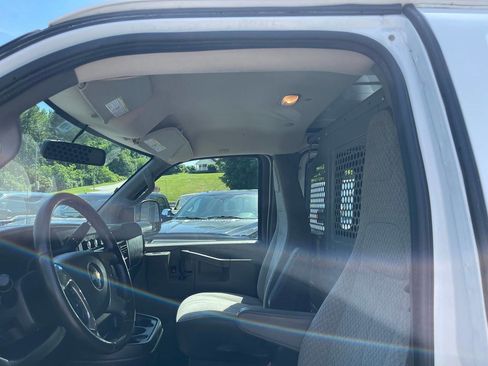 Used 2018 Chevrolet Express 2500 Extended w/ Driver Convenience Package RWD image 17