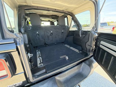 Used 2019 Jeep Wrangler Unlimited Sport S AWD/4WD image 32