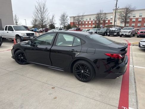 Certified 2025 Toyota Camry SE image 5