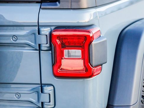 New 2026 Jeep Wrangler Unlimited Rubicon w/ Steel Bumper Group image 10