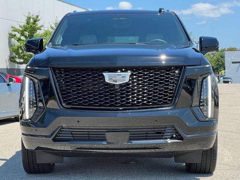 Used 2025 Cadillac Escalade ESV Sport Platinum w/ LPO, ONYX Package AWD/4WD image 5